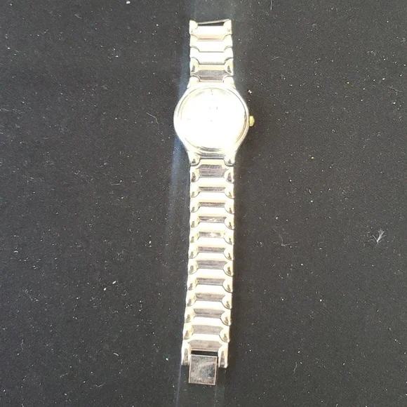 Gucci Vintage 1980s Wrist Watch Broken Band - Picture 2 of 7